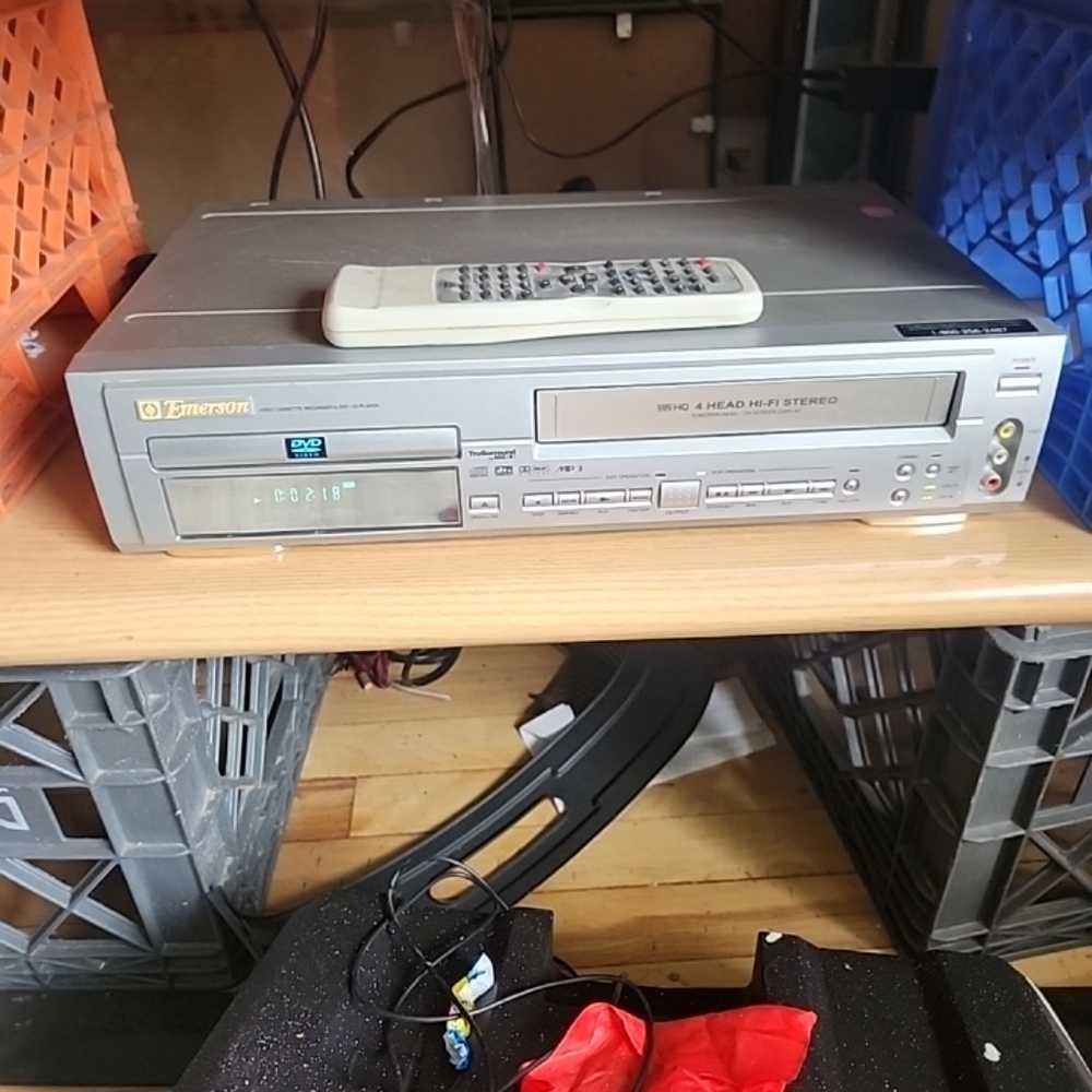 EMERSON EWR20V5 DVD VCR COMBO PLAYER 4 HEAD HI-FI RECORDER, VHS/DVD